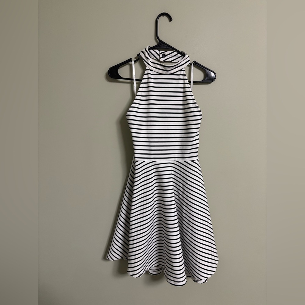 Minkpink Find Me Guilty Halter Dress Black White Stripes New Size Large 12 Mini